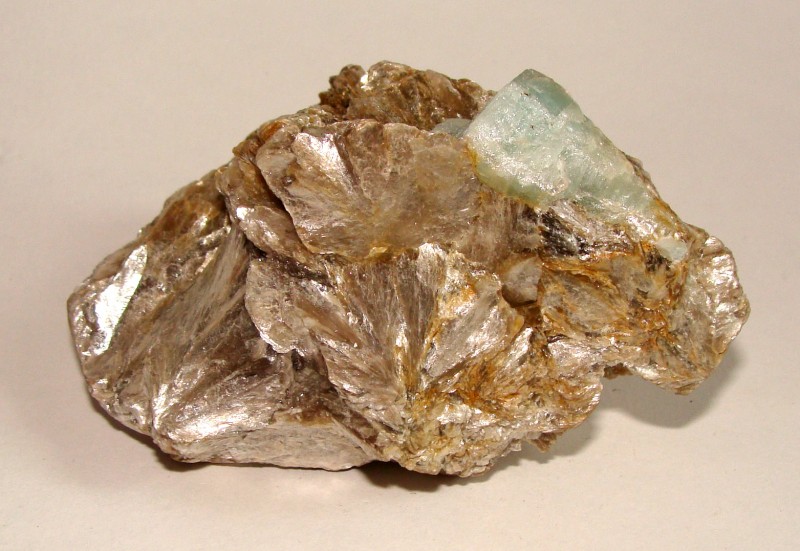 Какой минерал является слюдой