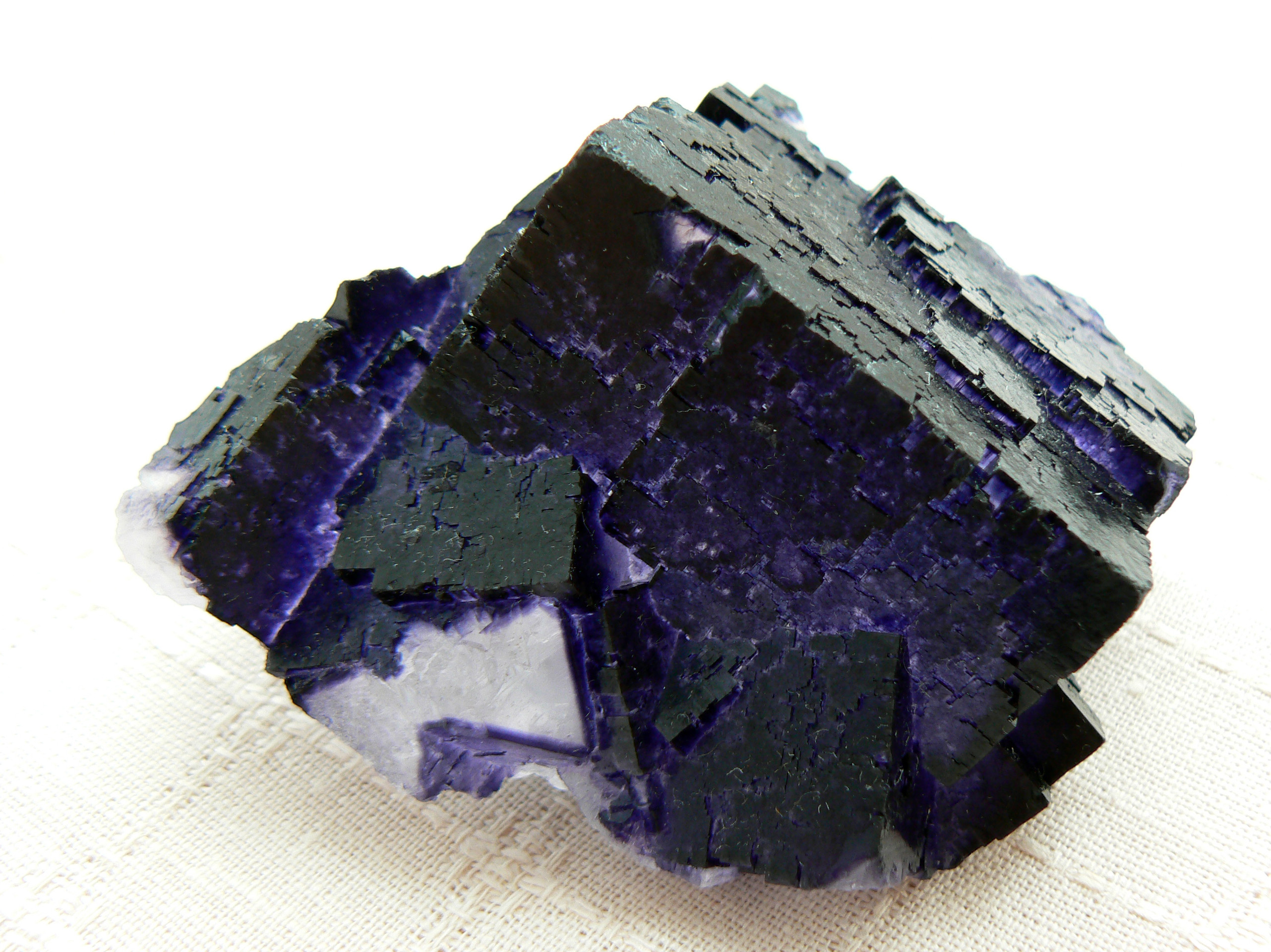 Сульфид марганца 3. Титан-циркониевых минералов. Ильменит минерал. Титан циркониевые руды. Ильменит Кристалл.